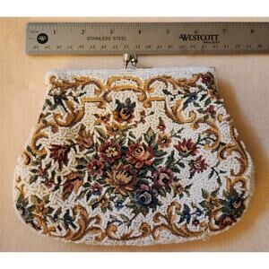 Beautiful Vintage Ernest Hong Kong Flowered Tapestry & Beaded Purse Clutch